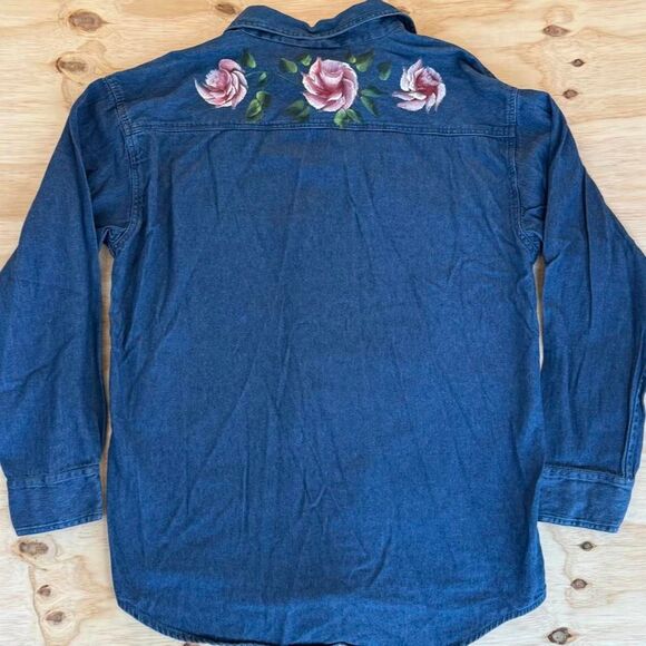 Source Unknown Tops - Unbranded Women's Blue and Navy Shirt
